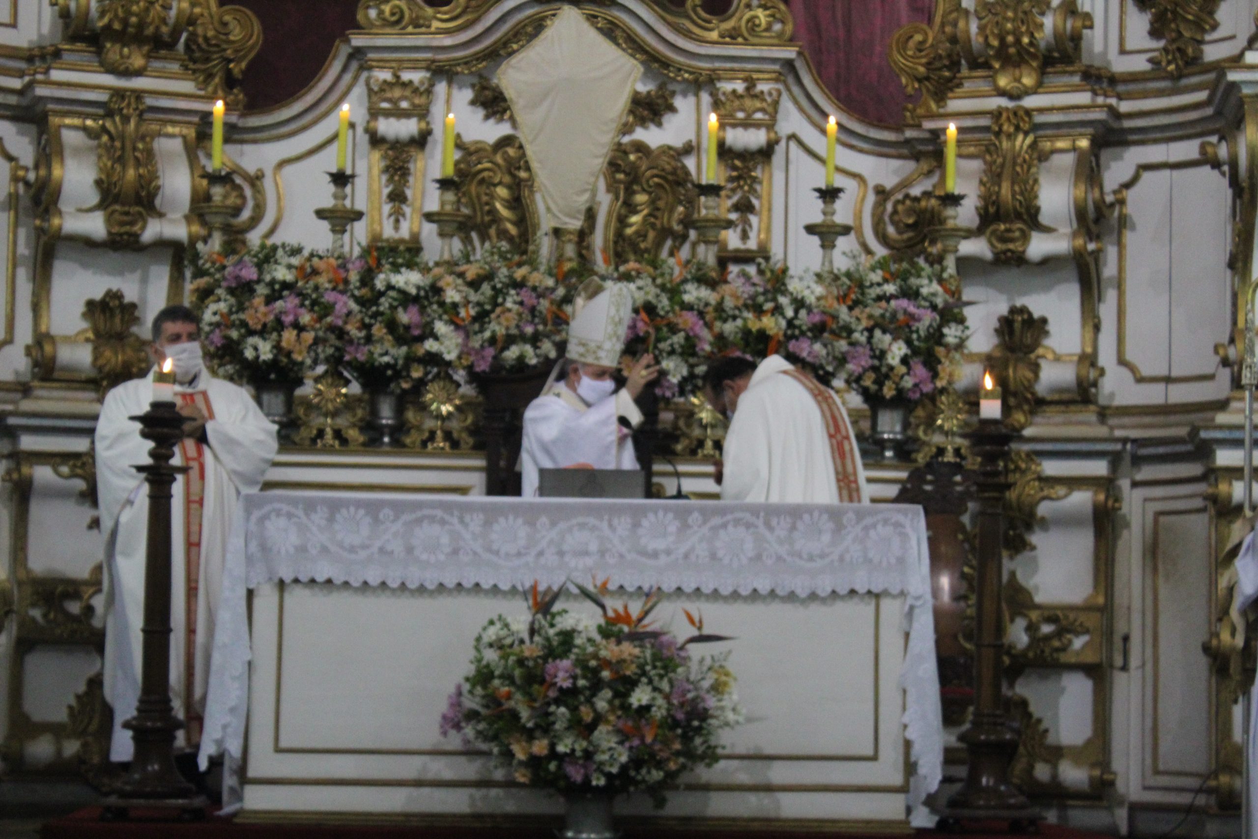 Презентация на тему: SEMANA SANTA. QUINTA-FEIRA SANTA ENTRADA Prova de  amor maior não há que doar a vida pelo irmão! 1-Eis que eu vos dou um novo  Mandamento: Amai-vos uns.. Скачать бесплатно