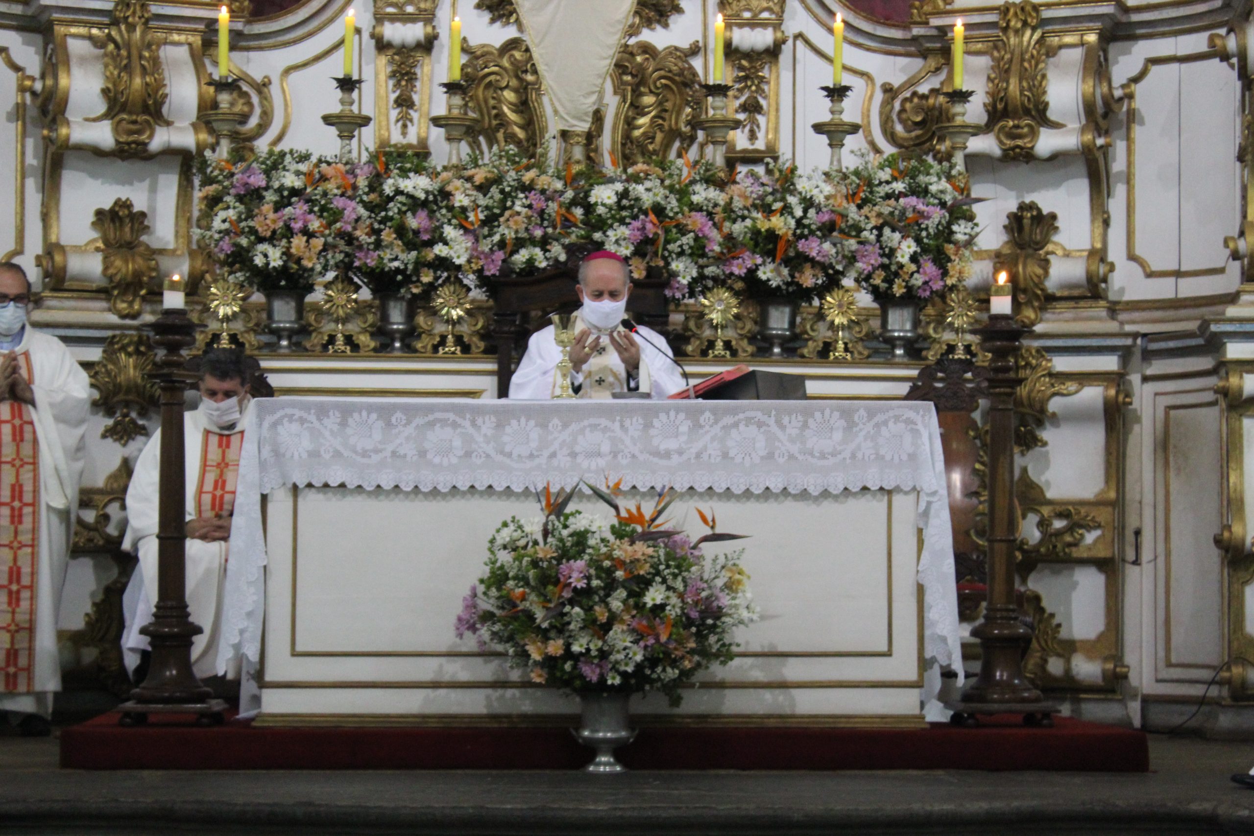 Презентация на тему: SEMANA SANTA. QUINTA-FEIRA SANTA ENTRADA Prova de  amor maior não há que doar a vida pelo irmão! 1-Eis que eu vos dou um novo  Mandamento: Amai-vos uns.. Скачать бесплатно