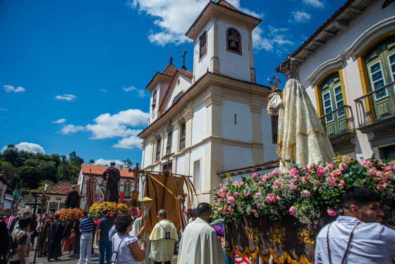 Mariana, luz que se elevou: memória, fé e missão nos 120 de Arquidiocese